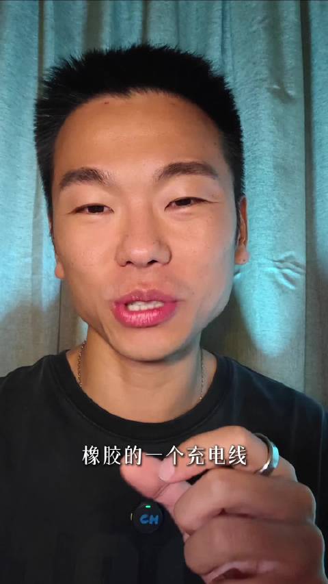 七年蔚来老车主讲述换电站从一代到五代，下车到全程自动