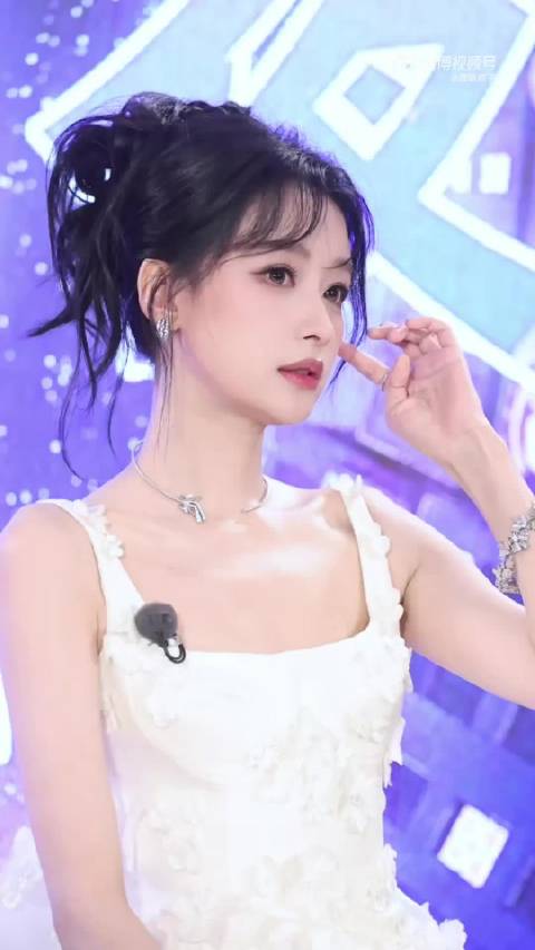 孙怡今天美得像从童话里跑出来的洋娃娃！