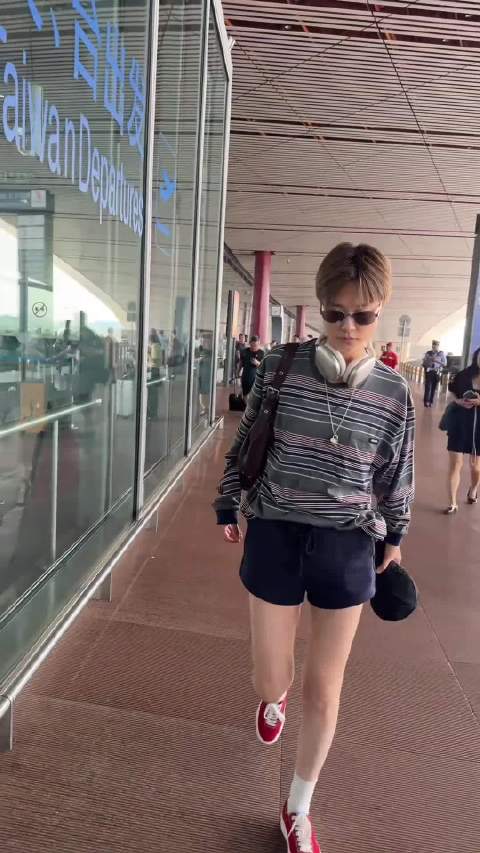 李宇春穿长袖录脱口秀，自嘲暹罗猫