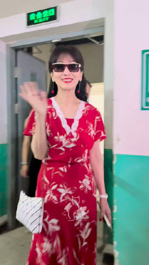 芝姐说：“下次见” 嗯，有缘自会很快见！ @赵雅芝