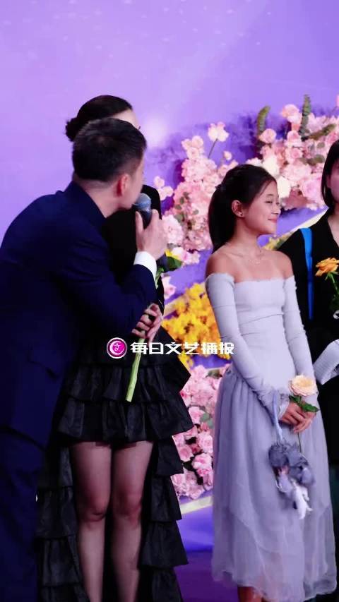 12岁曾慕梅入围百花奖最佳新人，梅婷居家守候结果
