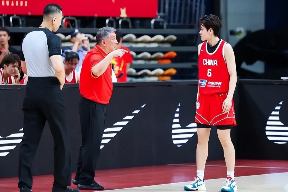 央5+播中尼女篮热身赛G3，热门球员低迷，宫鲁鸣调阵容，谁能赢