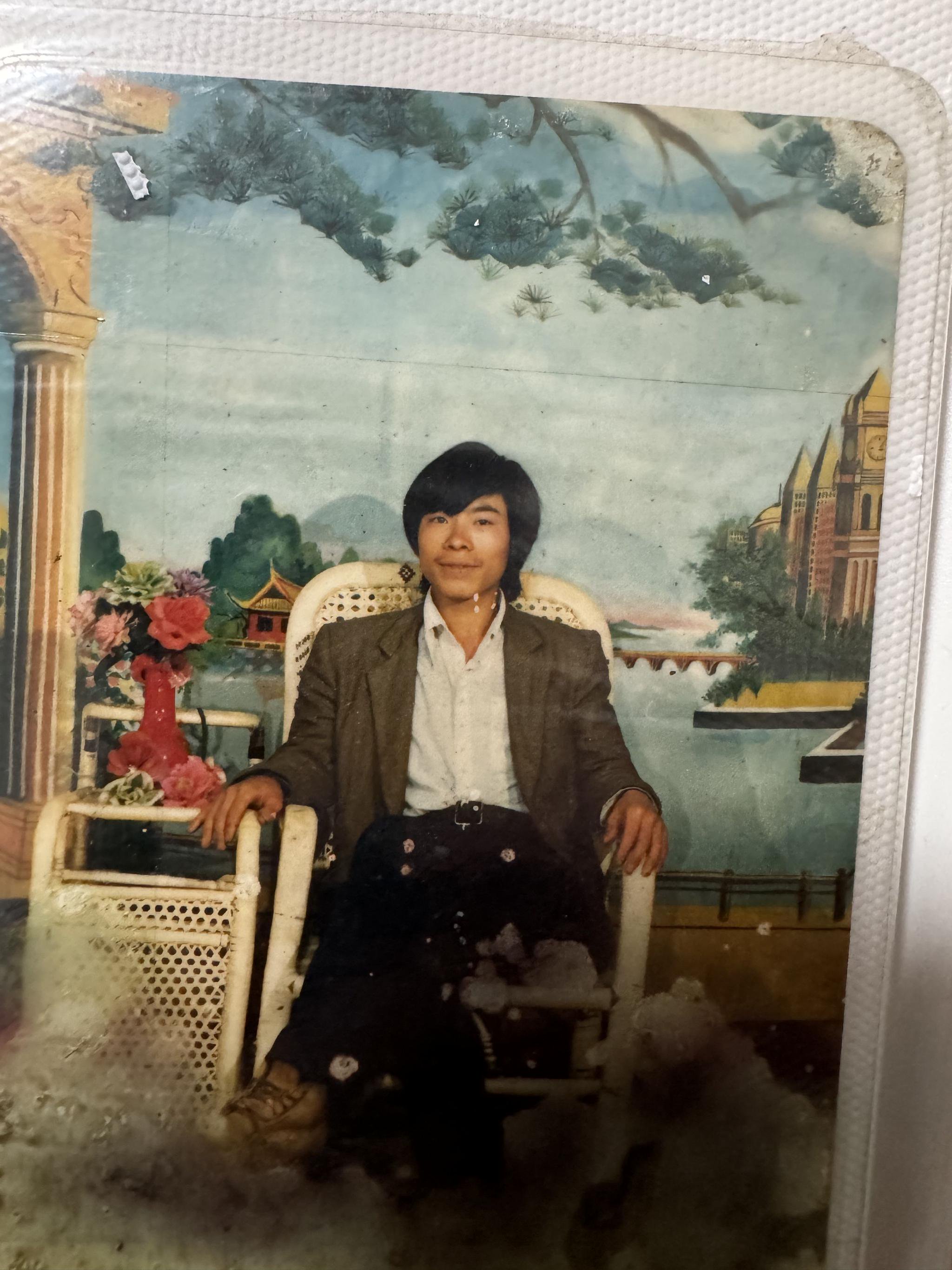 年輕時的李某平。受訪者供圖
