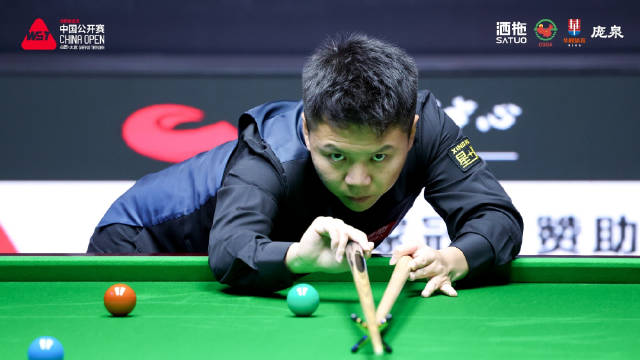 四杆破百挺进八强！周跃龙6-4力克刘宏宇，下轮将战吉尔伯特！