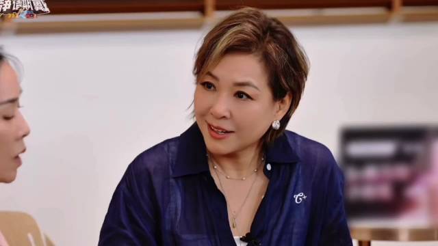 李静：我妈妈第一次见那英就夸她，小柯：我们全家都喜欢她！