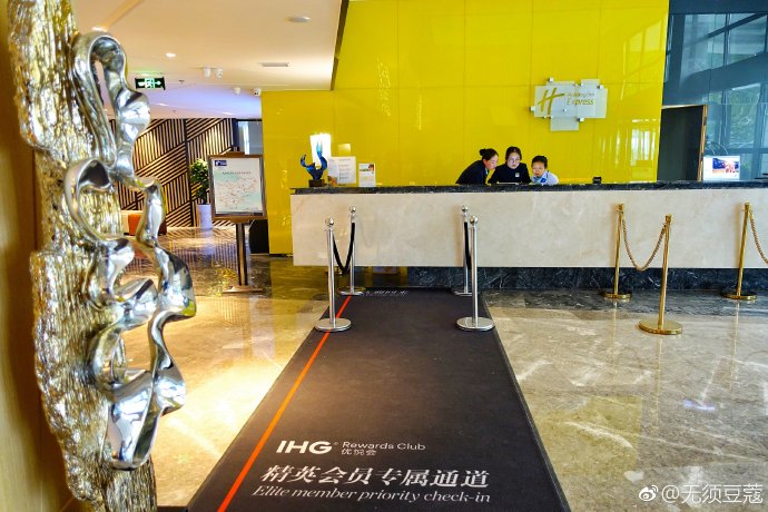 推荐一些适合带小朋友去高原避暑的酒店 推荐一些适合带小朋友去高原避暑的酒店