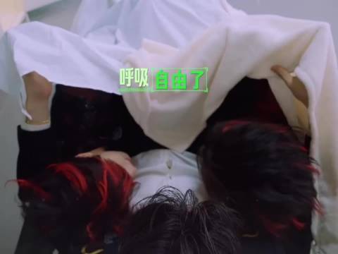 omg…这被窝里这么有节目呢，这是奖励还是奖励啊