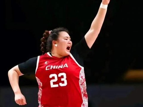 女篮77-88尼日利亚2喜2忧！孙宇唐子婷出身价，三分+刘禹彤拉胯！