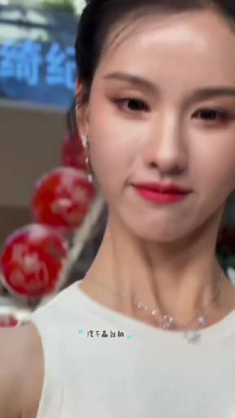 陈都灵鞠婧祎同框，脸小自带磨皮效果
