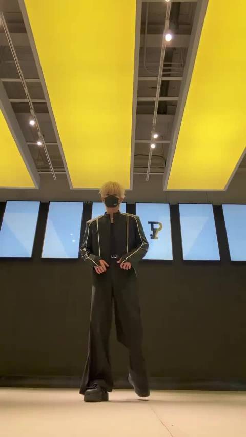 啊啊啊原来那天超哥争分夺秒回到红房子除了放奖品，还去三楼跳了舞，我的天呐