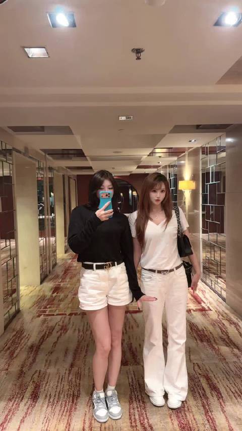 天气好热扇扇风hhh