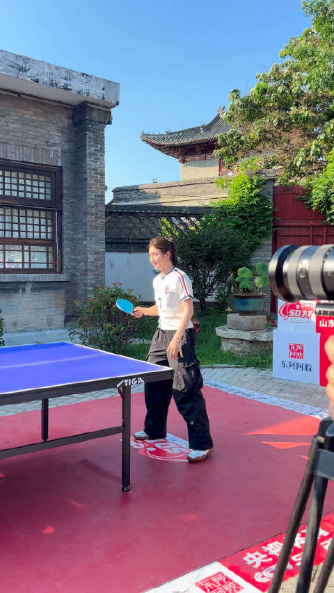 陈梦与杨教练PK，观众挤进场馆近距离拍摄