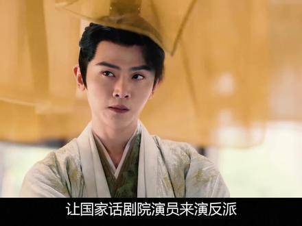 导演要求他诠释神经质风格，谁料这哥们儿单凭走路姿态便引爆全网！
