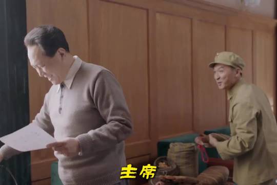 特产尽数退回，手工围巾主席为何选择收下？
