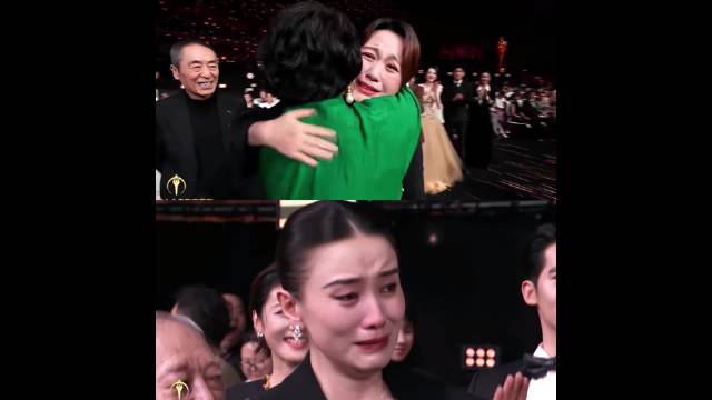 百花奖最佳女配角萨日娜登台，全场起立鼓掌