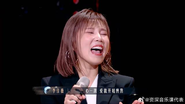 李佳薇现场清唱《煎熬》，依旧不输当年，李宇春都两眼放光丨有歌