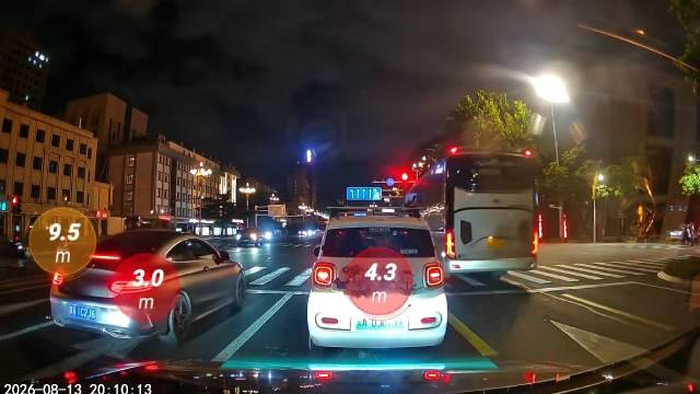 石家庄裕华路西大街这是不是没监控？出租车和大巴车居然闯红灯