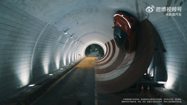 岚图追光S复刻舒马赫广告，挑战智界RS与小米YU7