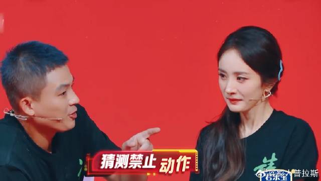 欧豪杨幂被喷水，下秒欧豪赶忙给幂姐挡住，真的好甜呀！