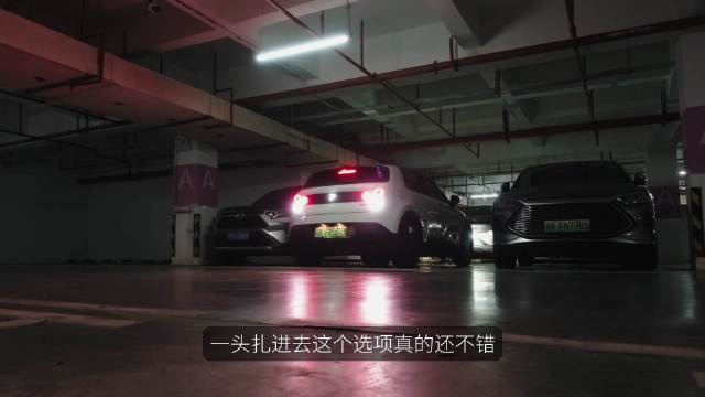 萤火虫车轻电门响应快，城市道路变游乐场