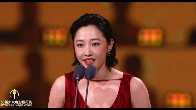 白百何红毯穿牛仔裤，自信女王范无人能及