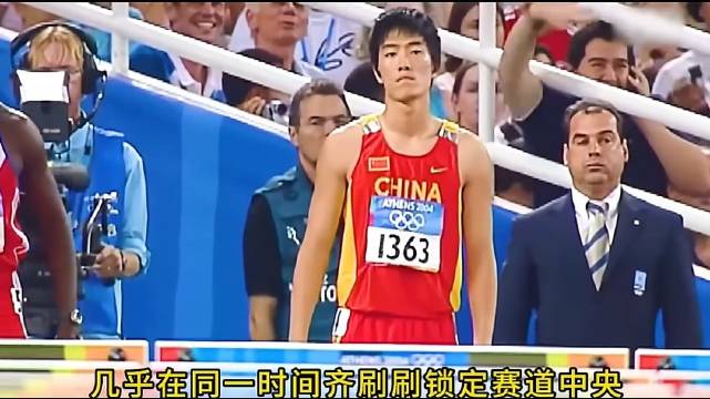 跨越障碍全力冲刺，刘翔雅典夺冠名场面，这是属于中国田径的热血高光时刻
