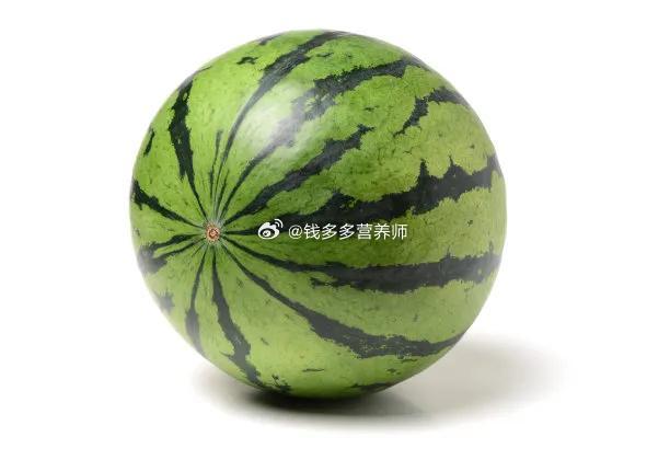 女子切西瓜发现的红色薄膜到底是什么? 女子切西瓜发现的红色薄膜到底是什么?