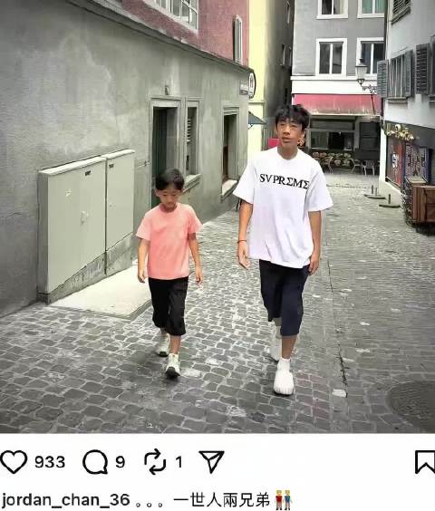 陈小春的小儿子终于剪掉留了许久的长发！