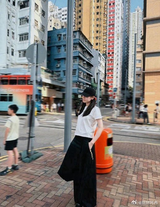 迪丽热巴扫货时为什么没被店员认出来？