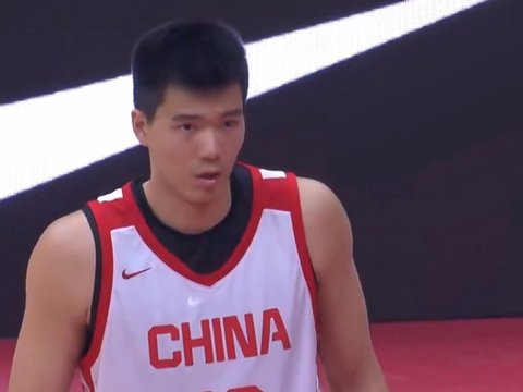 男篮险胜乌拉圭！贺希宁+焦泊乔合砍31分，胡金秋稳健，三分太准