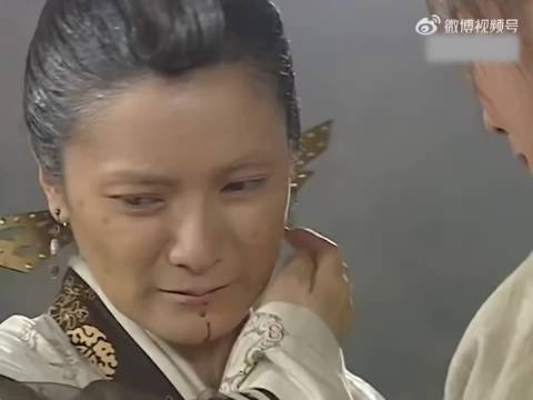 不可思议！金花婆婆撕掉易容面具，绝世美女浮出水面