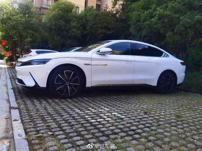 预算20万买舒适性好的轿车，选比亚迪汉还是帕萨特Pro？
