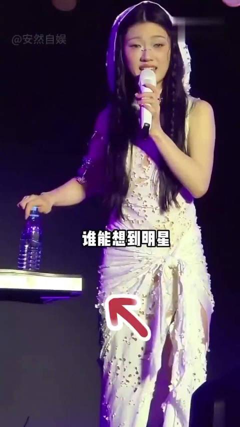 为何单依纯只喝透明水？看到傻傻入坑的刘宇宁，才看懂主办方套路