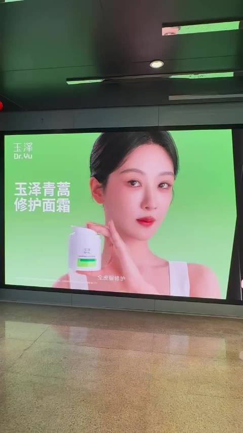 今天官宣但玉泽已经给杨紫安排好了很多地广