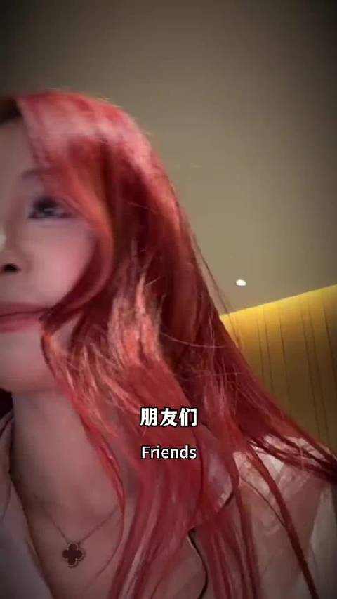 一博主社媒吐槽英国地铁脏乱差，结果被黄姓香港影帝恶评，说她是土包子