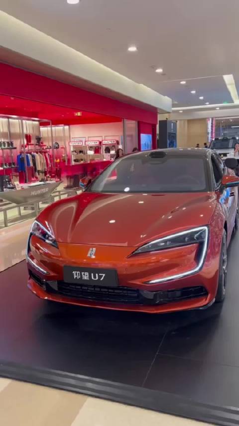 看一眼直接走不动道了！ 今天去试驾仰望U7