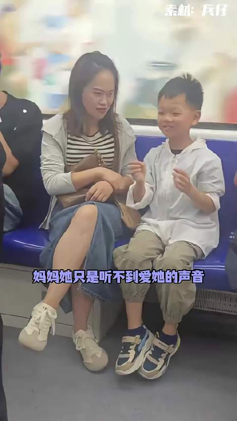 小小的他，做了妈妈和世界的传声筒