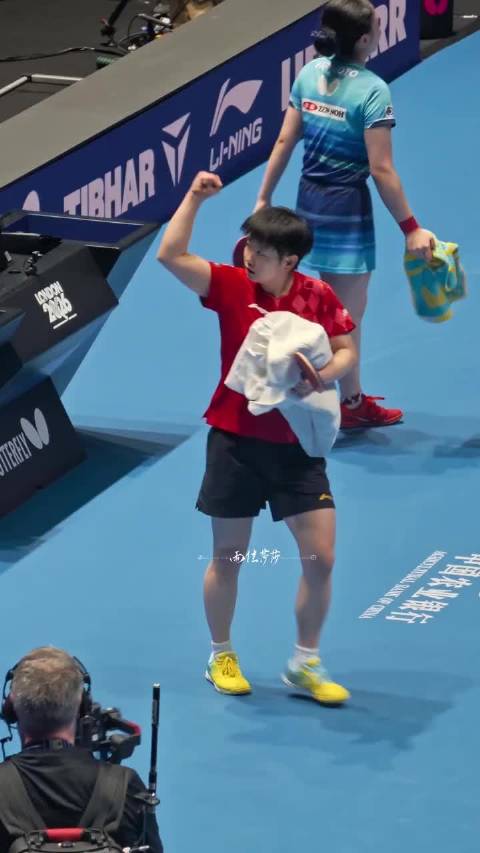 打小张本还得莎莎啊，全程原速 中间那深吸一口气，能看出压力也是很大…