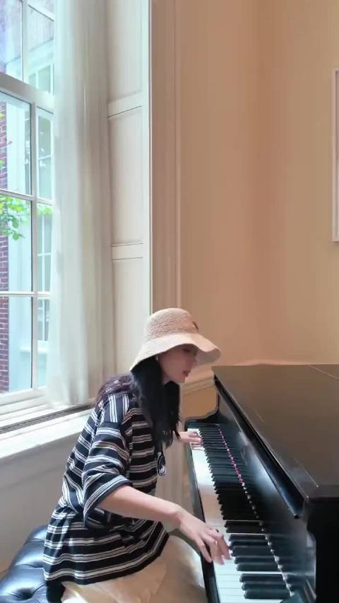 杨紫的新鲜Vlog来啦，还是一如既往的抽象