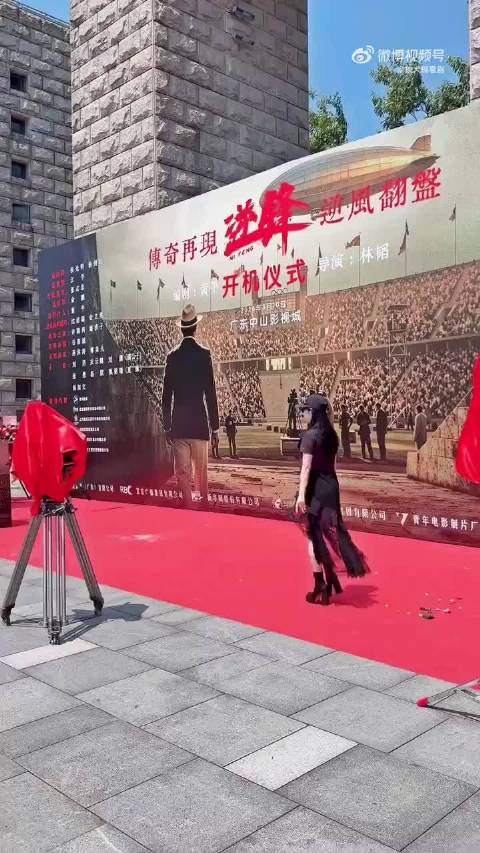 阚清子事业爱情双丰收，开机照戴求婚钻戒