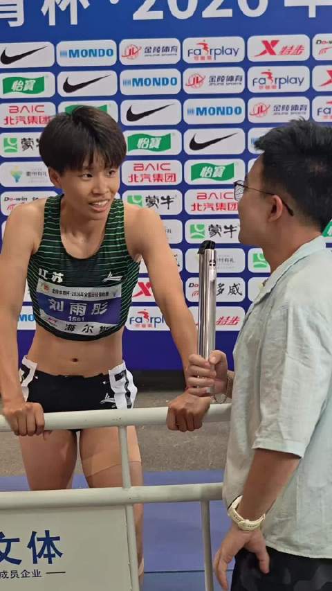刘雨彤镇守最后一棒，江苏沃兰迪夺混合接力冠军破省纪录