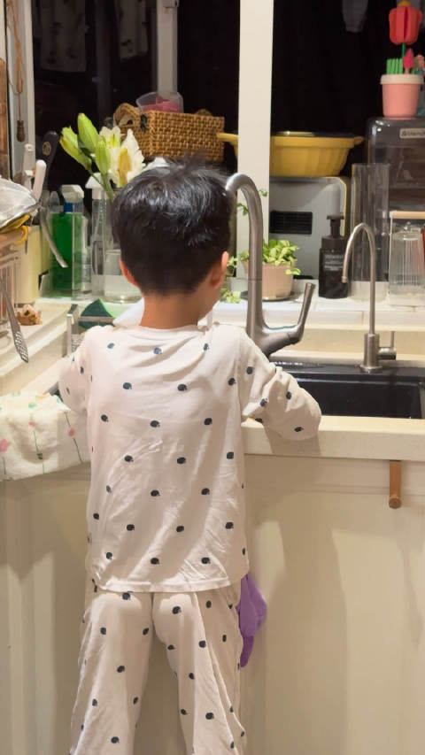 培养一个男人 从家务洗脑开启 问我路虎是什么？哈哈哈