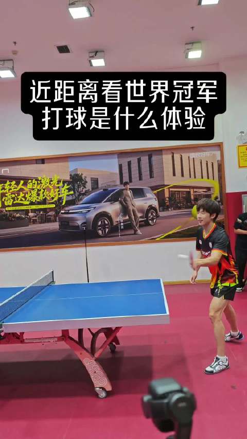 埃安N60第15000台交付现场看世界冠军林高远打球