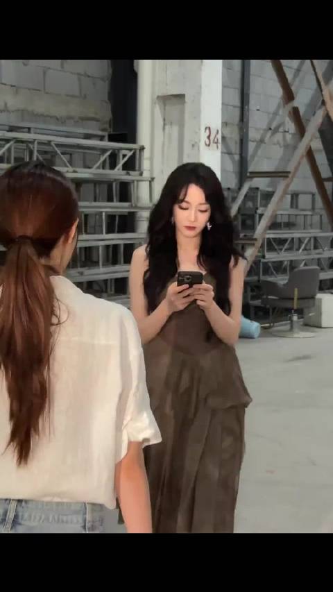 迪丽热巴vlog揭秘安旎普法台前幕后