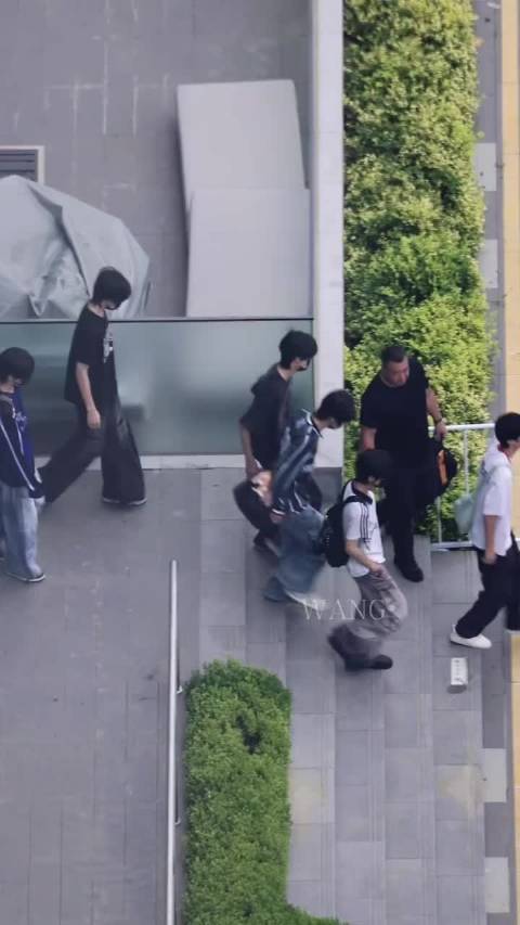TF四代今天出发场馆彩排～ 官俊臣 张桂源 张函瑞 王橹杰 王烁然 左奇函…