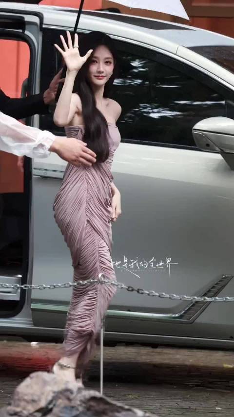 李一桐上海线下活动造型，李雪妈咪来啦