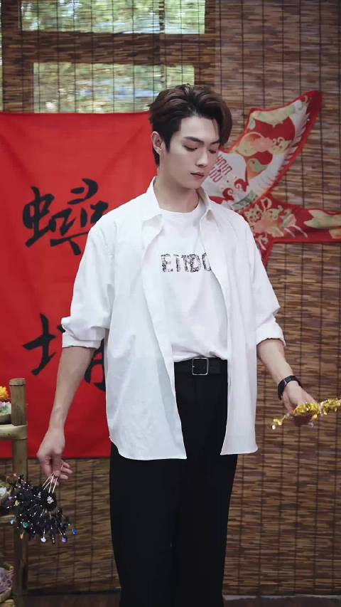 许凯泉州簪花造型更新，事务部帅照曝光