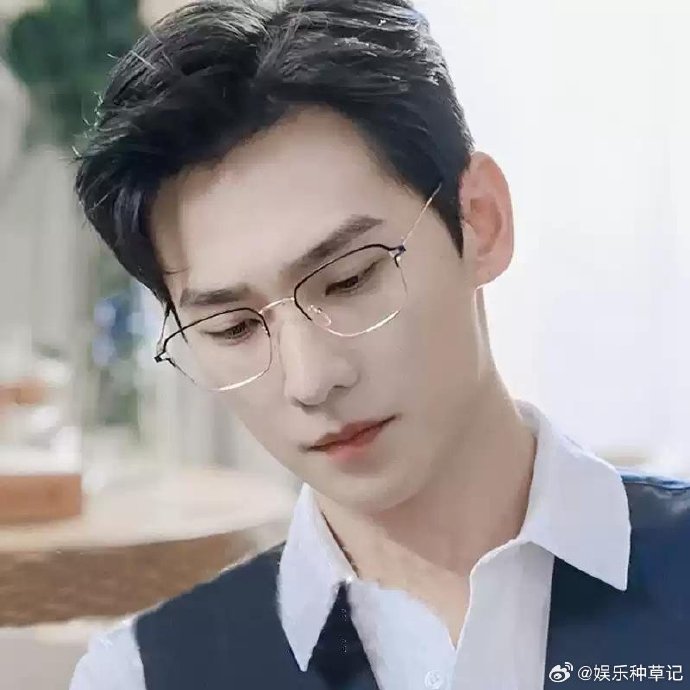 杨洋金丝眼镜造型出自哪些作品？