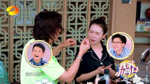 我家小两口：戚薇不高兴生气了，李承铉为化好妆都当场跪下了