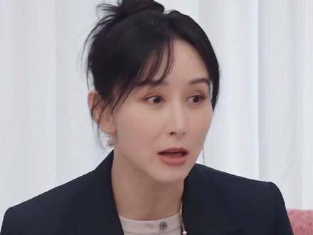 胡静坦言：婚礼当天事务繁杂，竟把朋友遗忘在酒店，连饭都没顾上吃